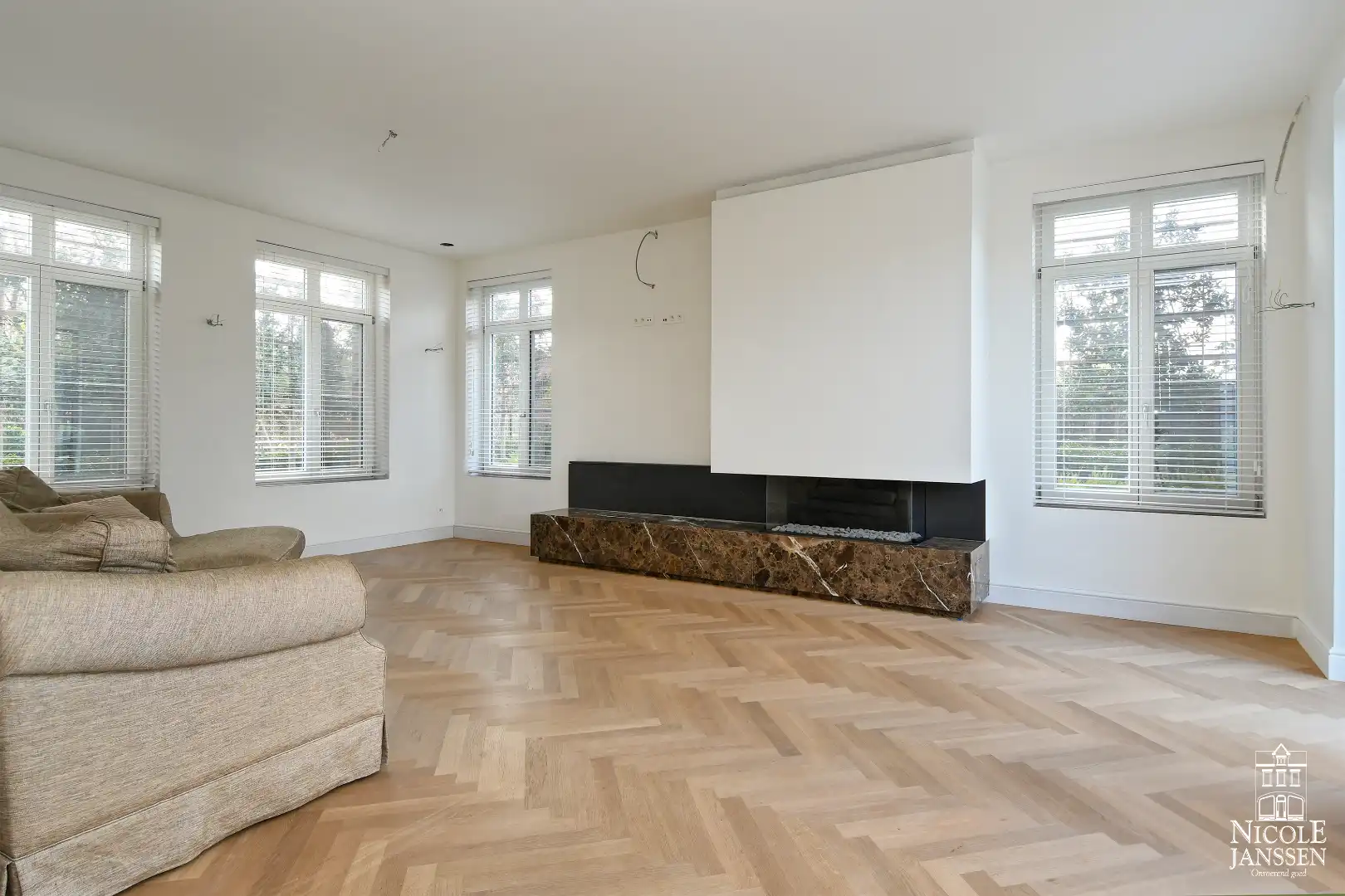 Schitterend landhuis in pastoriestijl met prachtige tuin op een rustige locatie foto 4