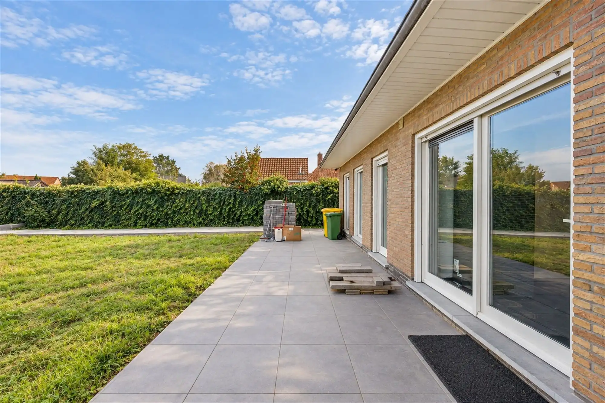Ruime gelijkvloerse villa met garage en grote tuin foto 40