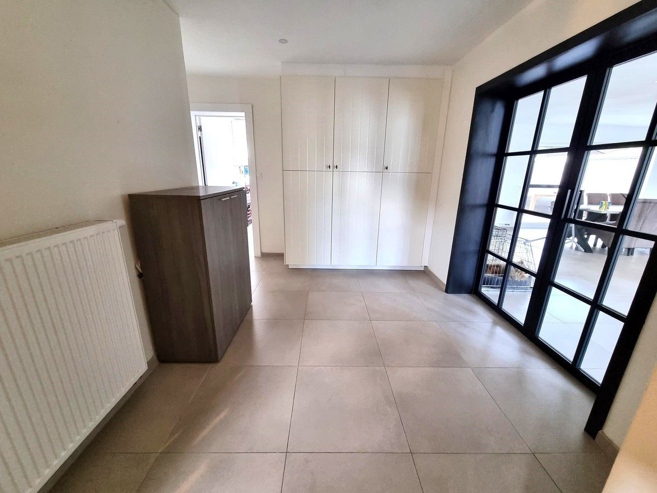 Totaal gerenoveerde woning met garage bijgebouw, ideaal voor een jong koppel of gezin. foto 5