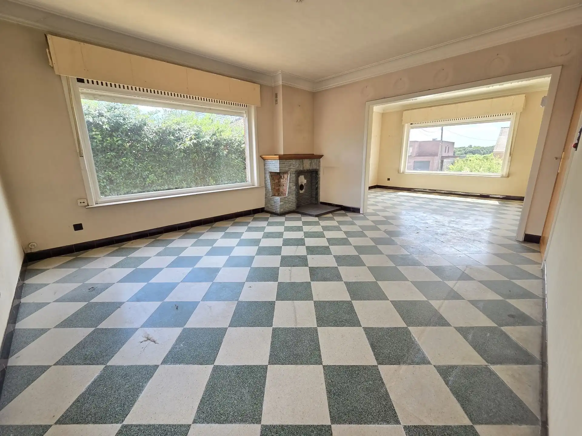 Vrijstaande woning met 4 slks op een perceel van 3135m² met mooi groen verzicht. Toplocatie! foto 3