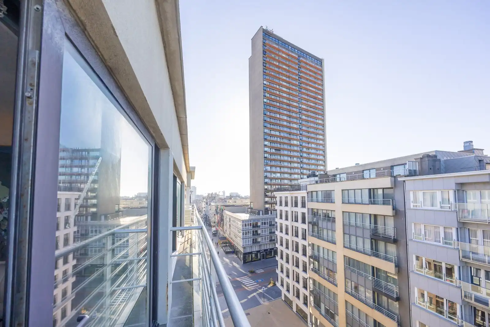 Ruim appartement met 2 slpk en lateraal zeezicht in hartje Oostende foto 12