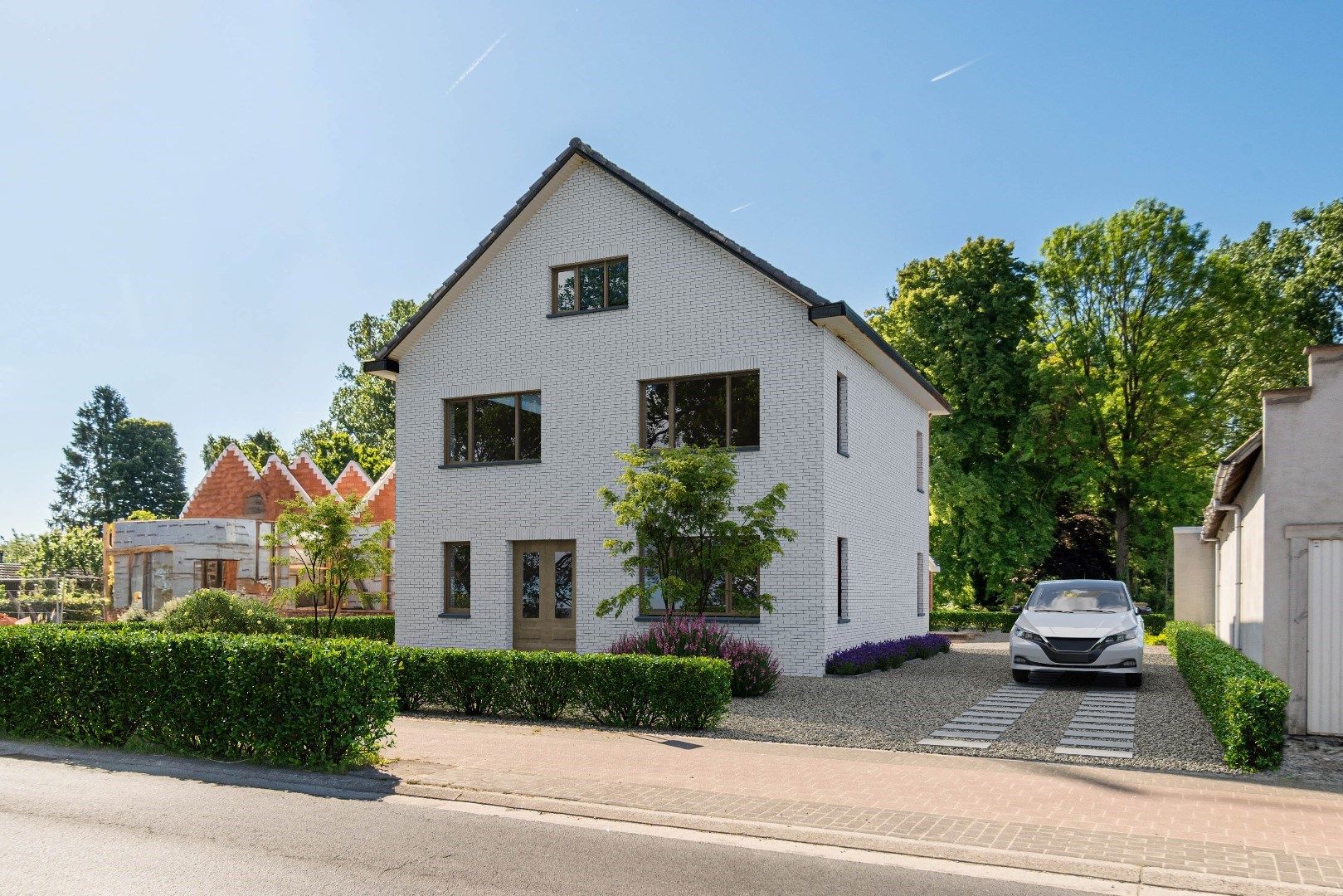 Te renoveren woning op een zuidgericht perceel van 18a 99ca op een zeer gunstige centrale ligging foto 2