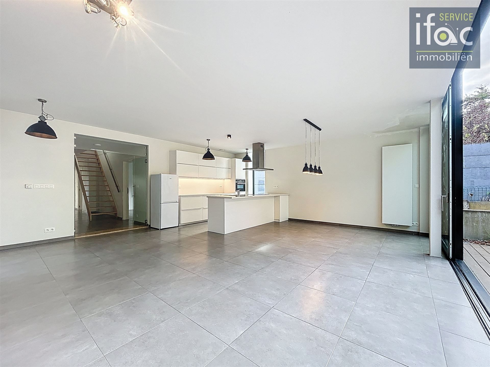 Uitstekend gelegen woning met 4 slaapkamers en 2 badkamers foto 6