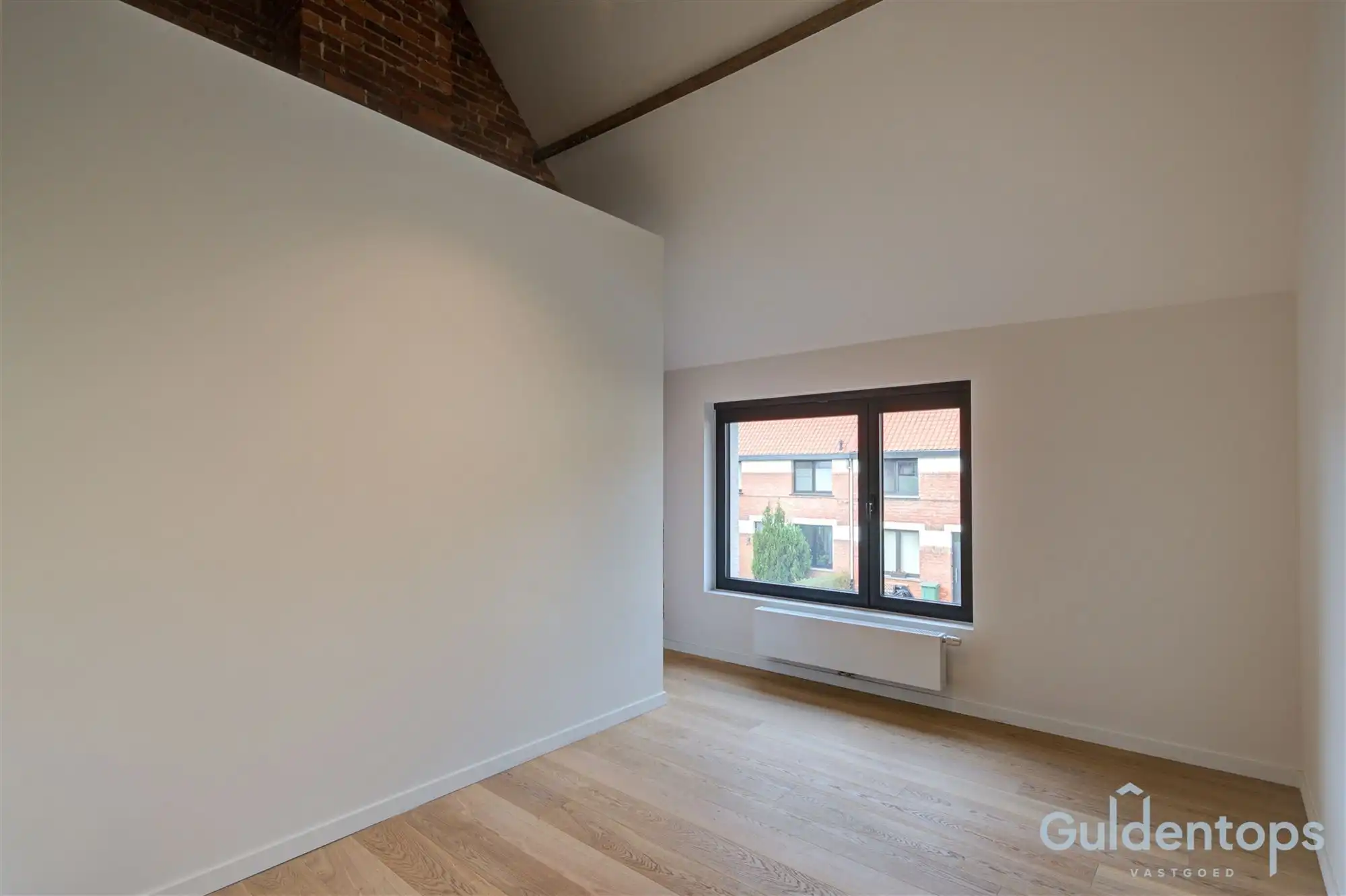 knappe, vernieuwde gezinswoning met tuin in hartje Berchem foto 18