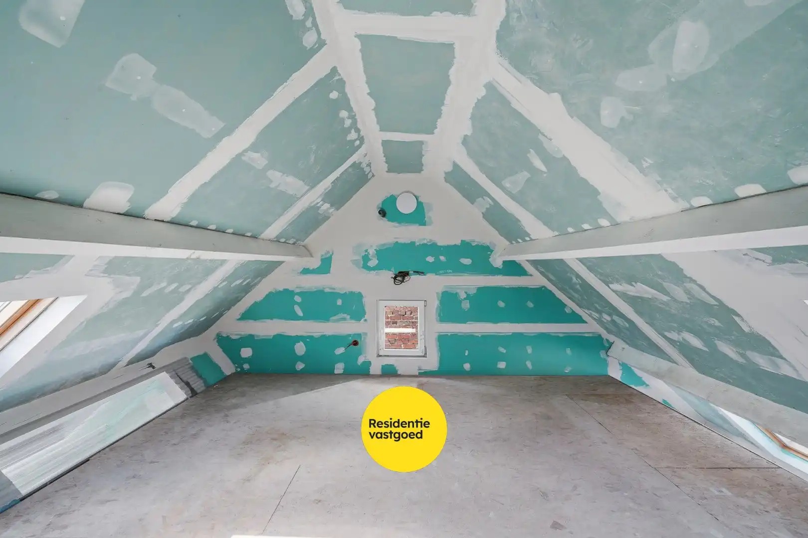 Verder af te werken woning in centrum Oudenburg foto 18