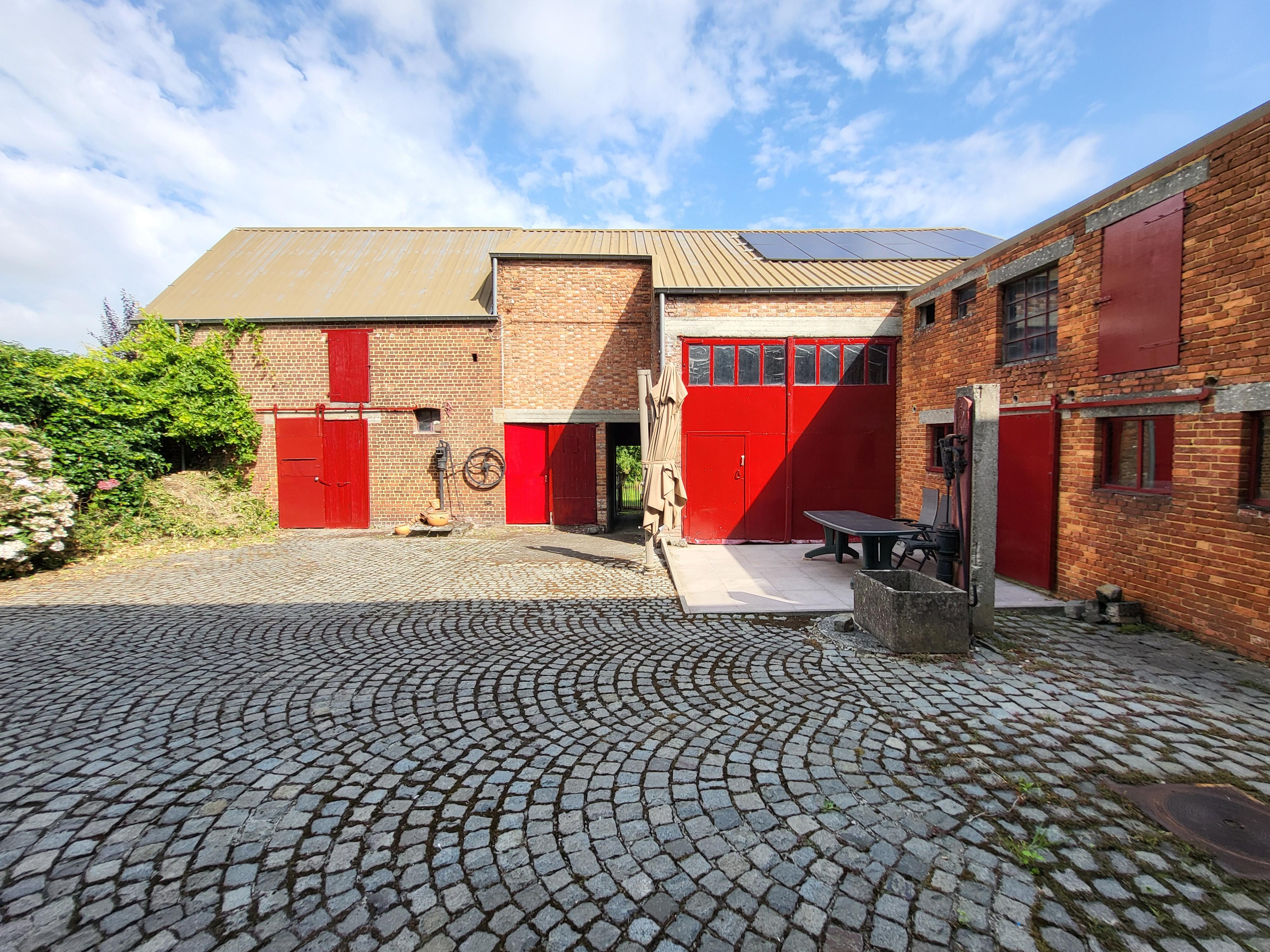 Prachtig burgerwoning/ hoeve op 1246m² met stallingen en aanpalend bouwgrond.  foto 9