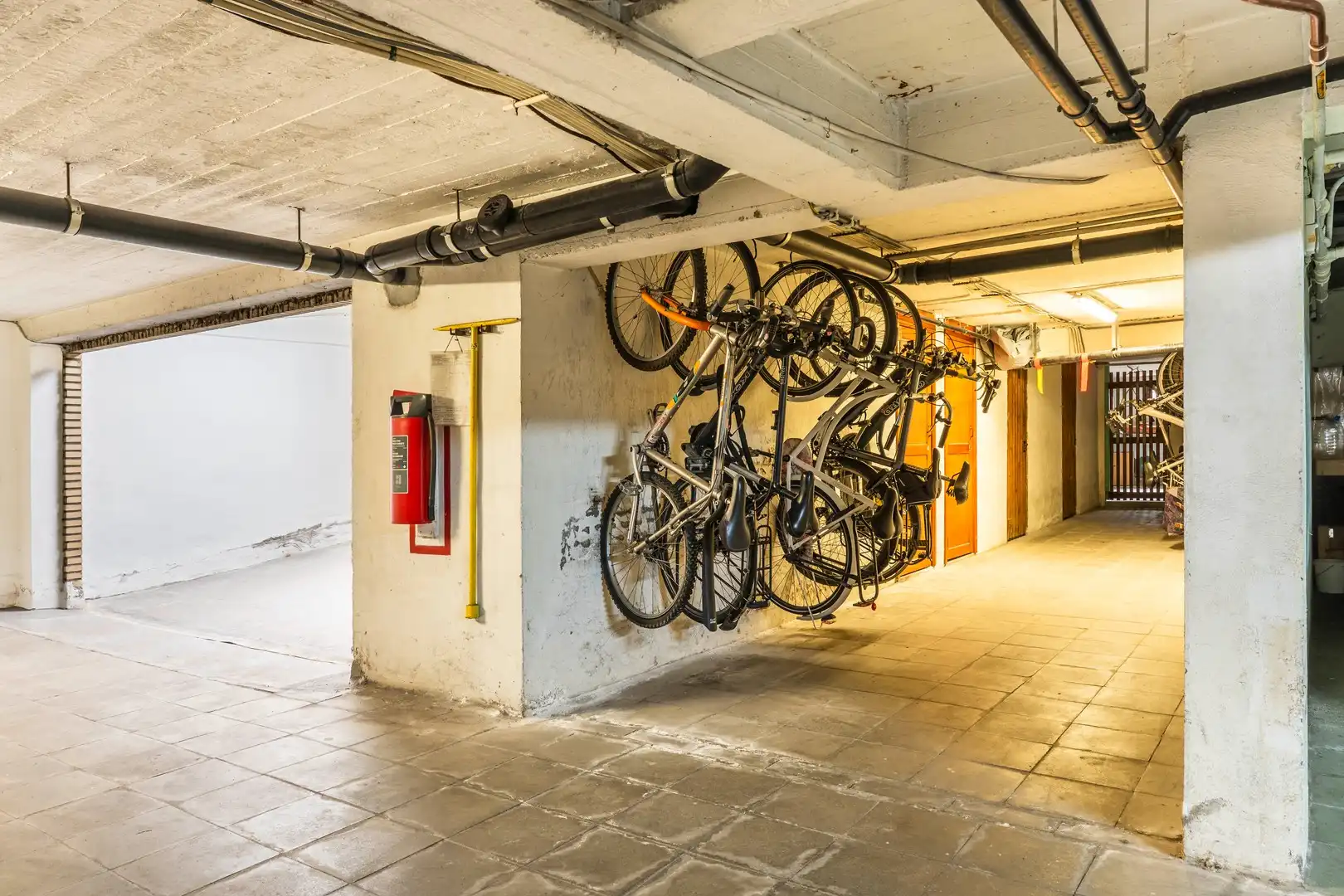 Goed gelegen appartement met 2 slaapkamers foto 18