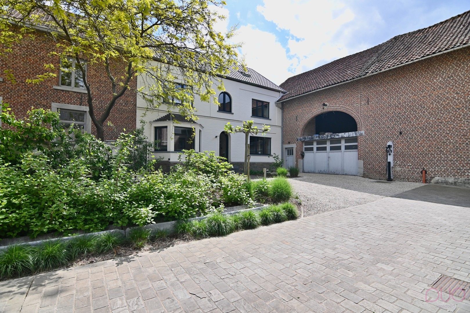 Exclusieve charmante vierkantshoeve in Gingelom met 5 slaapkamers,  drie afzonderlijke vakantiewoningen, grote schuur en achterliggende weide foto 5