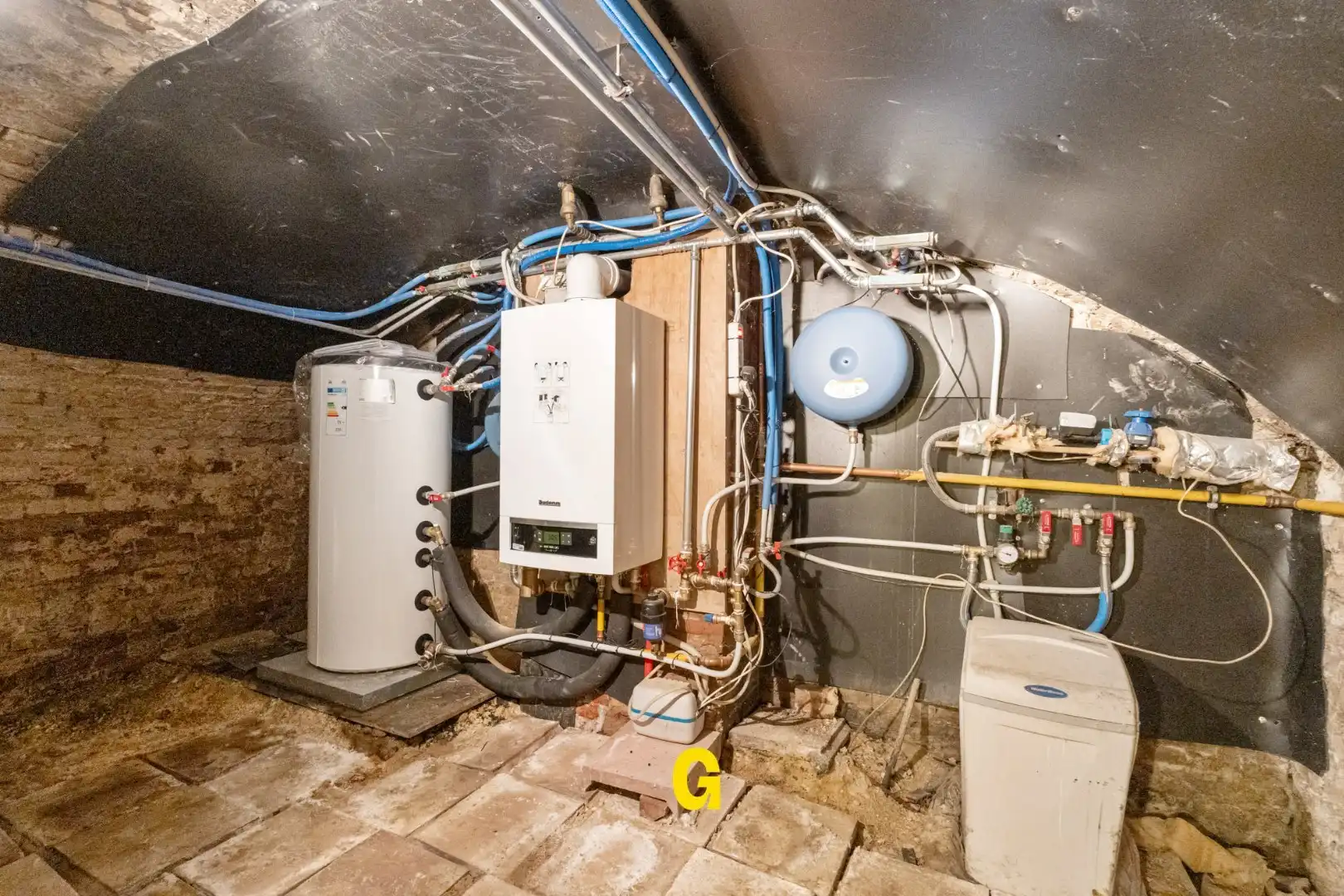 Deels gerenoveerde verder af te werken woning met binnenkoer en stallingen op 12a 05ca in Kleine Spouwen foto 17