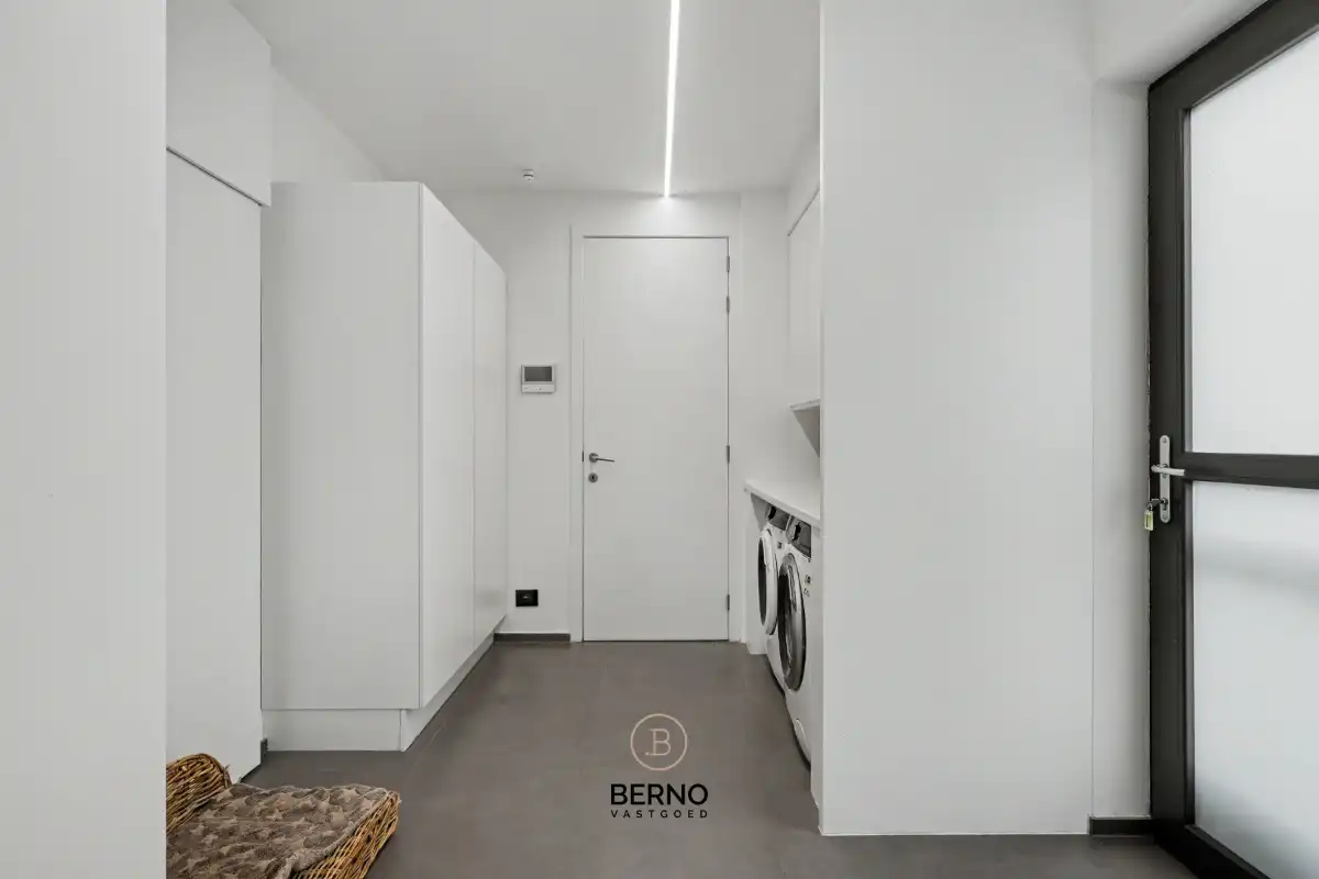 Exclusieve en moderne villa met luxe afwerking foto 10