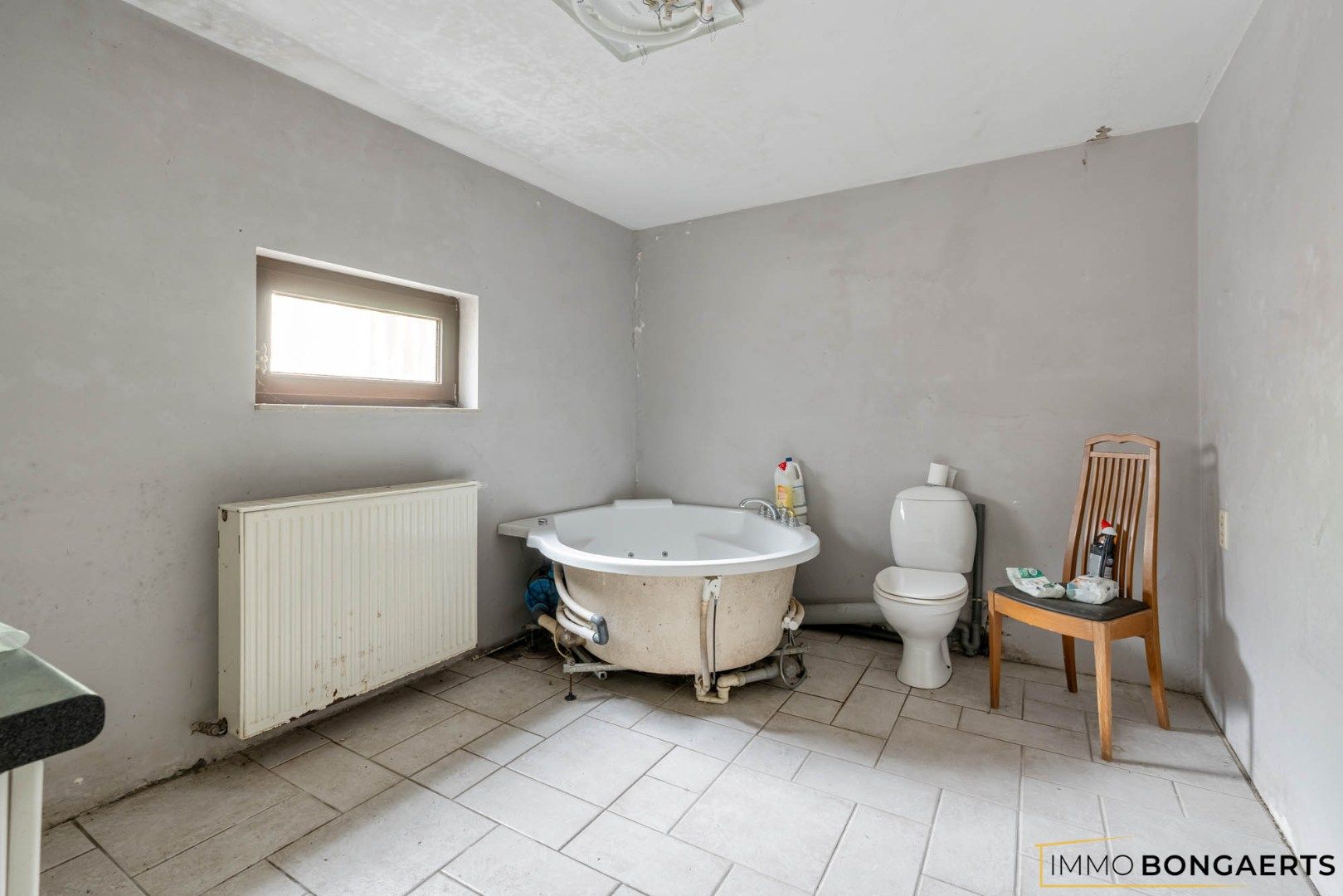 Rustig gelegen te renoveren woning op een uitzonderlijk perceel foto 17