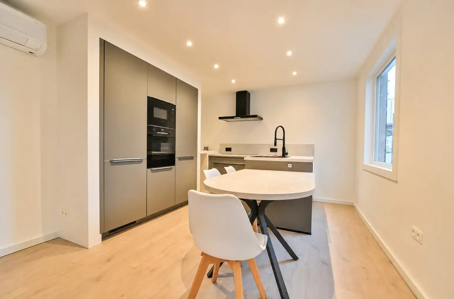 Gerenoveerde woning met 4 slaapkamers te Blankenberge foto 6