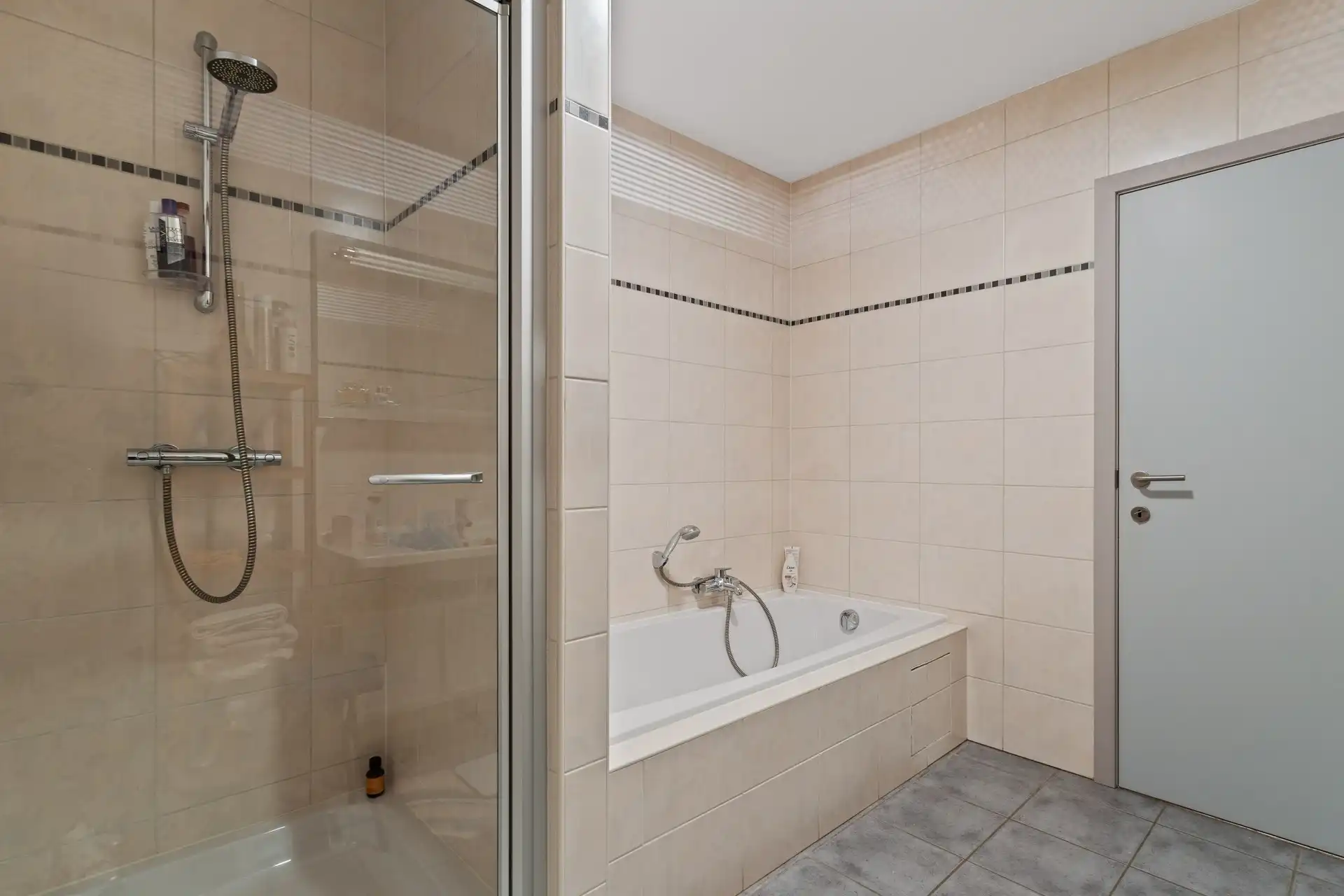 Zeer ruim en instapklaar 2-slaapkamerappartement nabij het Donkmeer te Berlare foto 12
