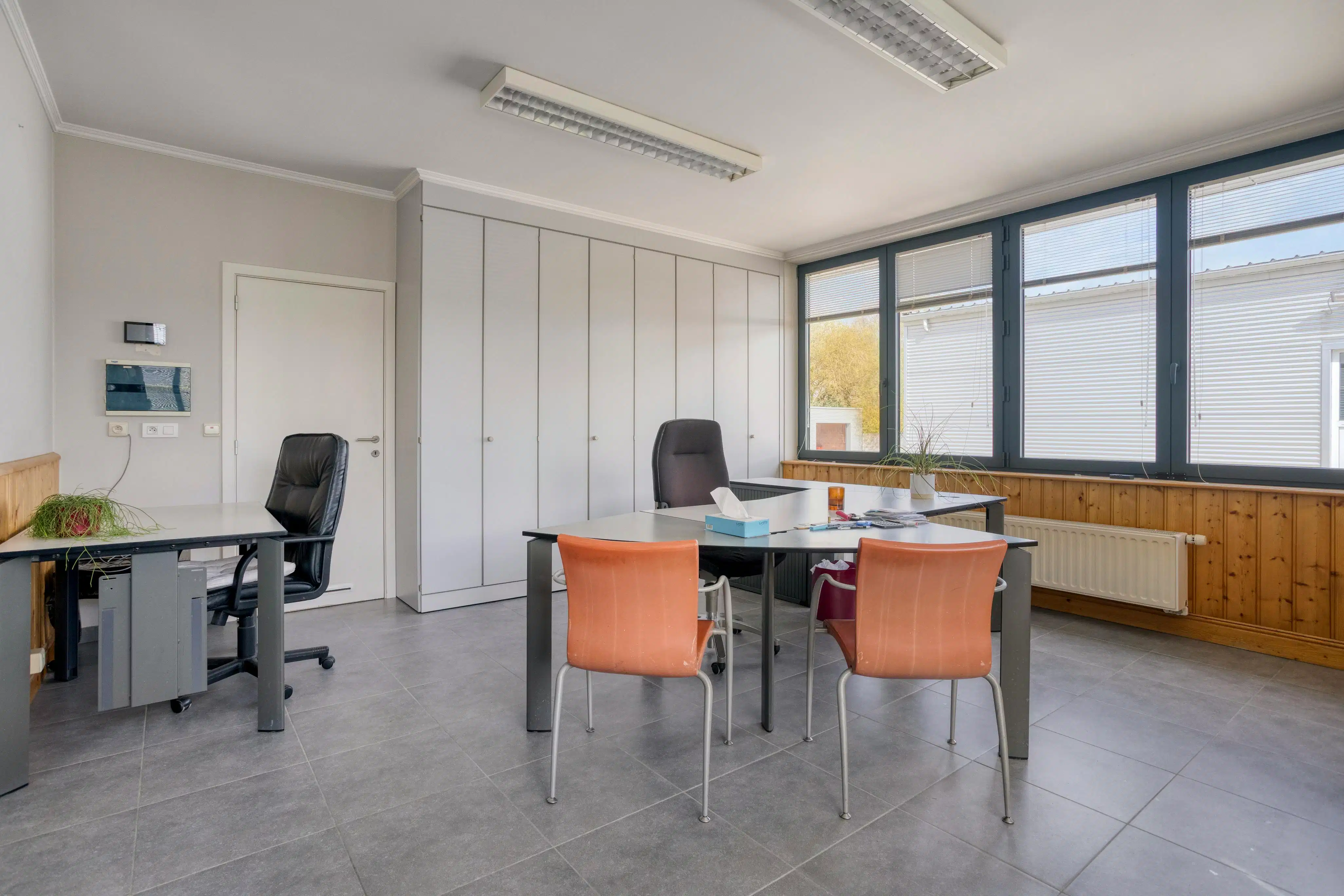 Ruime eigendom met woning, loods en extra bouwgrond foto 8