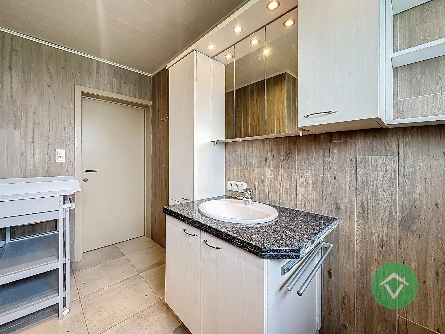Statige bungalow op 1.811m² met landelijk zicht, drie slaapkamers en twee garages te Ichtegem foto 19