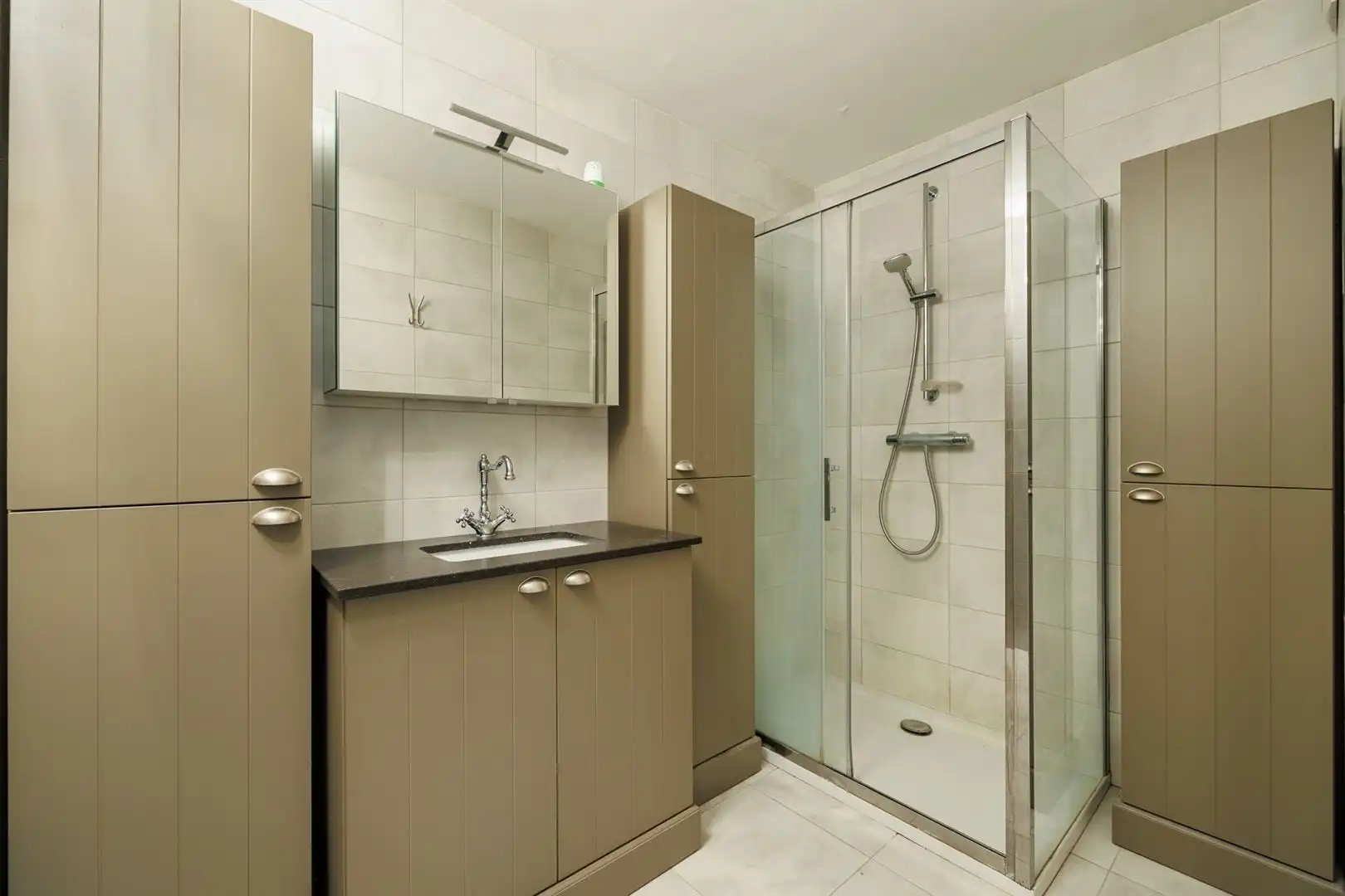Rustig gelegen doorloopappartement met 2 terrassen foto 14
