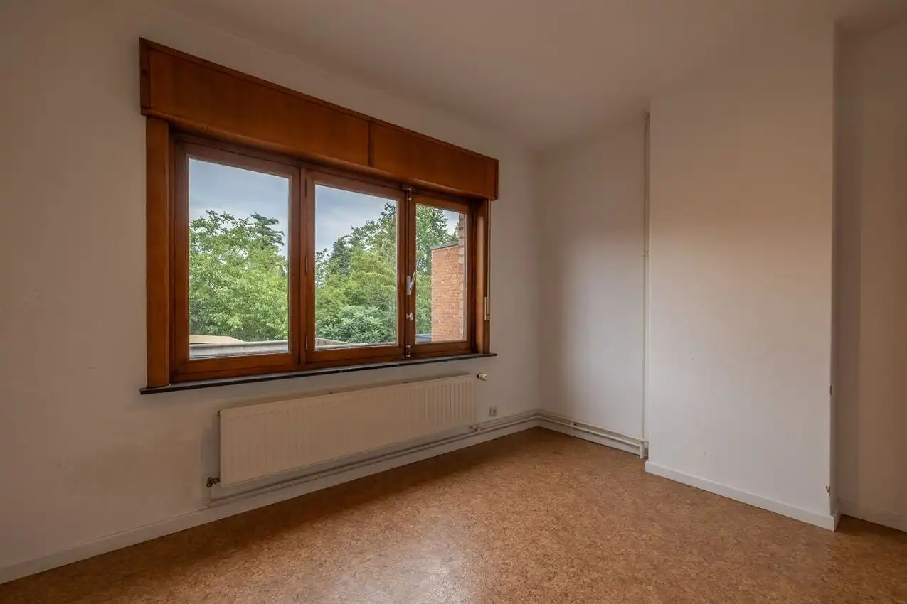 Vier slaapkamers. Twee staanplaatsen. En achteraan een verrassende buitenplek met zuiderse patio-sfeer foto 20