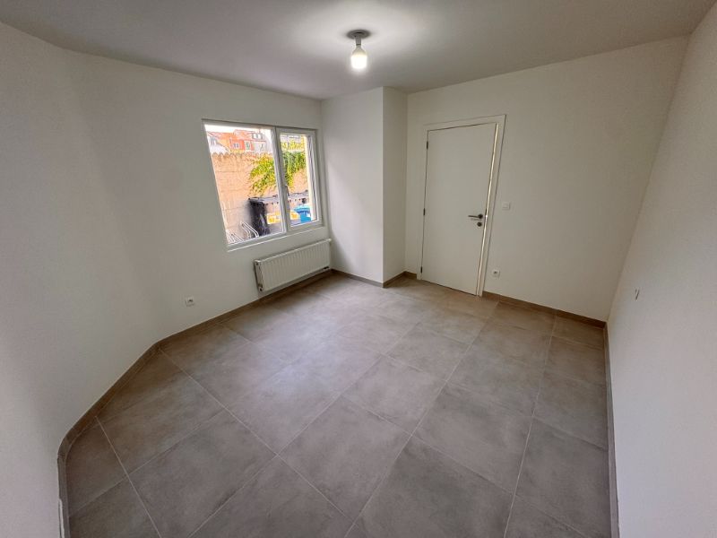 --- NIEUW --- Gerenoveerd gelijkvloers appartement met privaat terras foto 4