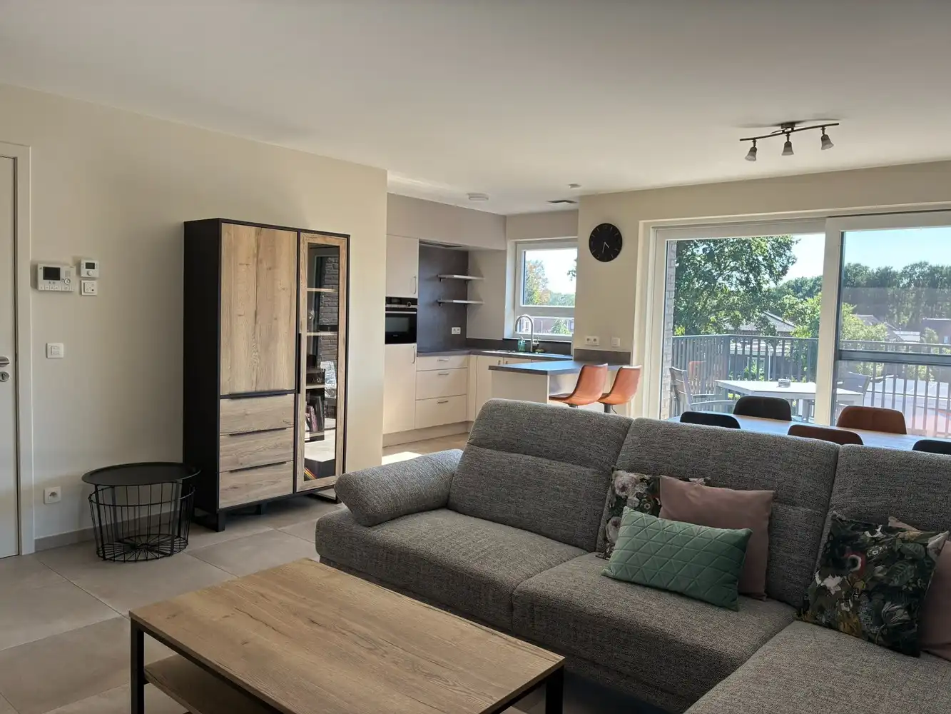 Appartement met ruim terras en autostaanplaats foto 3