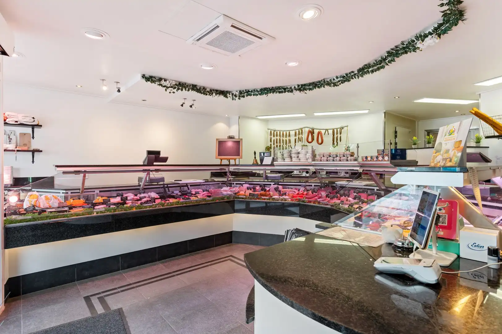 Commercieel glv met 3-slpk woonst op toplocatie in centrum foto 3