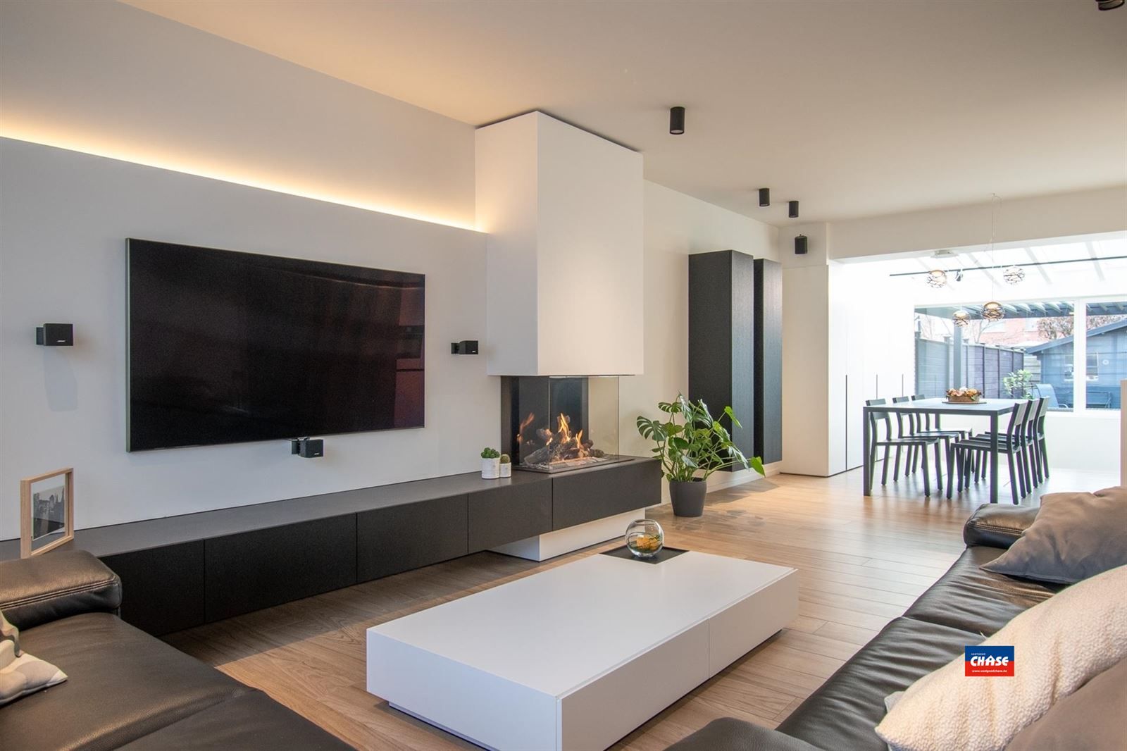 Prachtig gerenoveerde gezinswoning met zonnepanelen foto 6