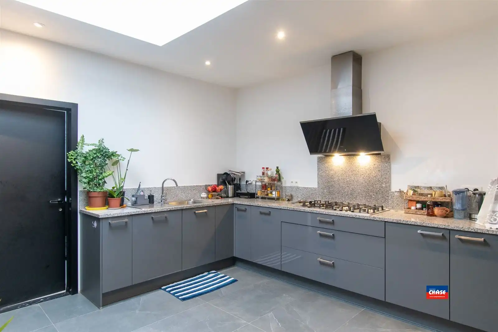 Instapklare woning met 4 slaapkamers foto 2