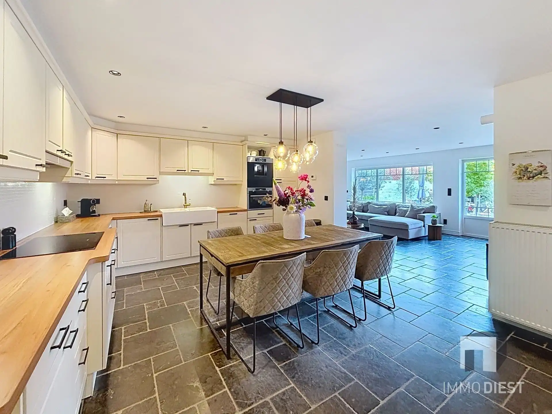 Trendy - volledig gerenoveerde woning met 3 slaapk en 2 badkamers foto 12