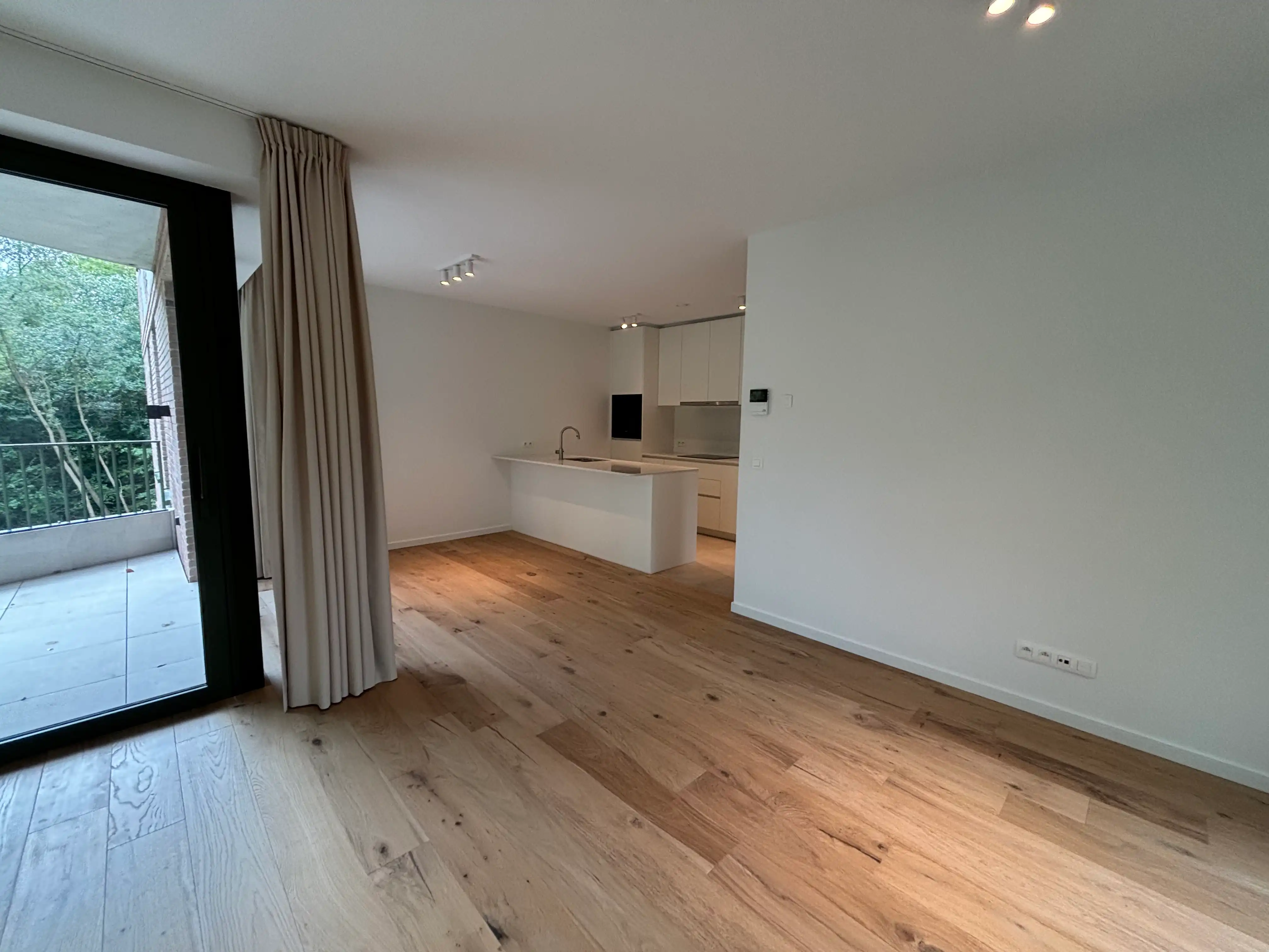 LUXUEUS NIEUWBOUWAPPARTEMENT MET SLAAPKAMER, BUREAU EN RUIM TERRAS foto {{pictureIndex}}