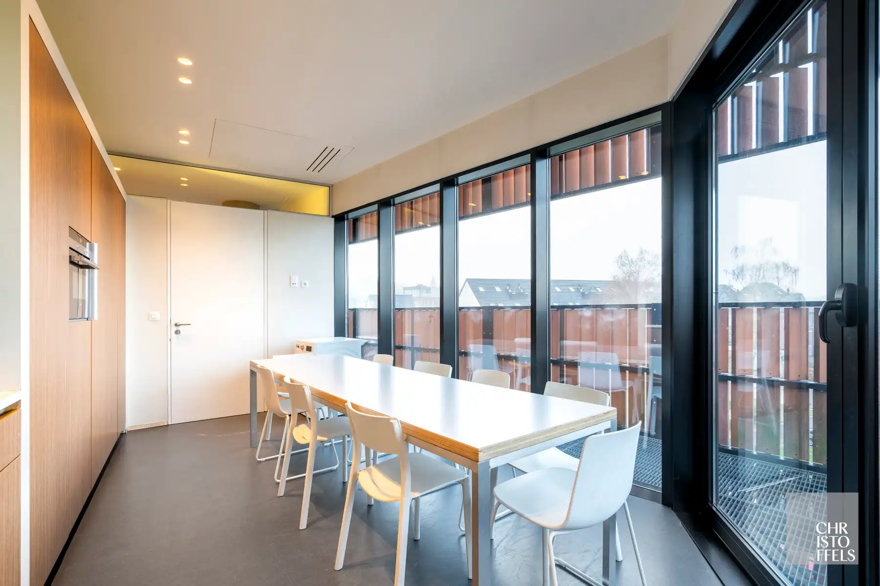 Moderne kantoor/praktijk- ruimte (221m²)  in het iconische Botta-gebouw, centraal gelegen te Genk foto 8