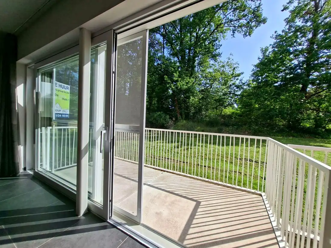 Modern en stijlvol gelijkvloers appartement net buiten Genk centrum foto 18