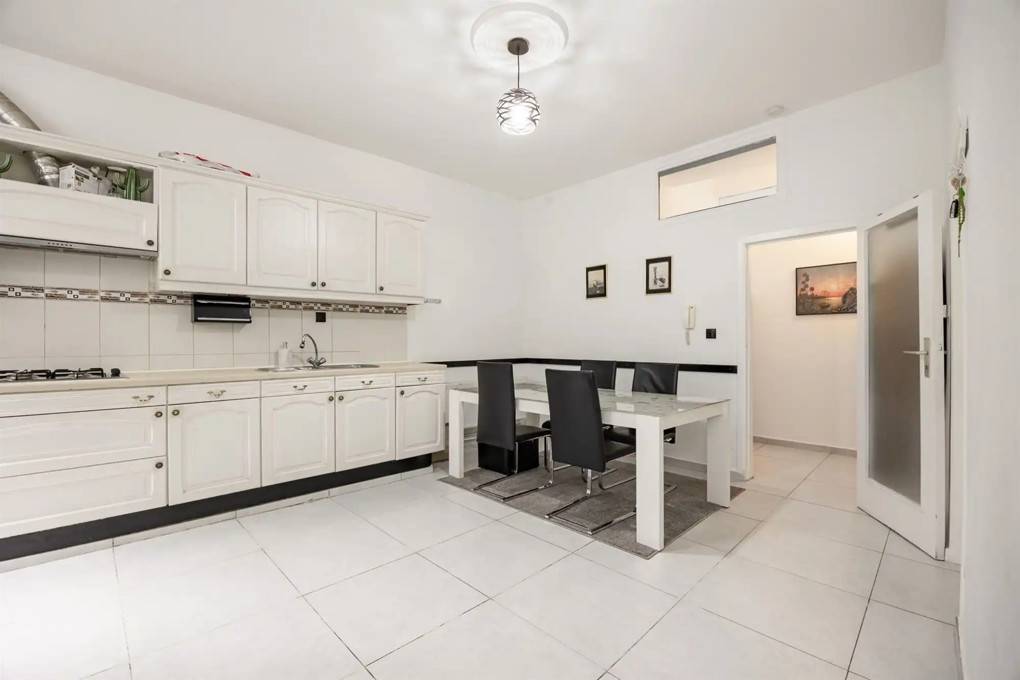 Instapklare gezinswoning met drie slaapkamers foto 4