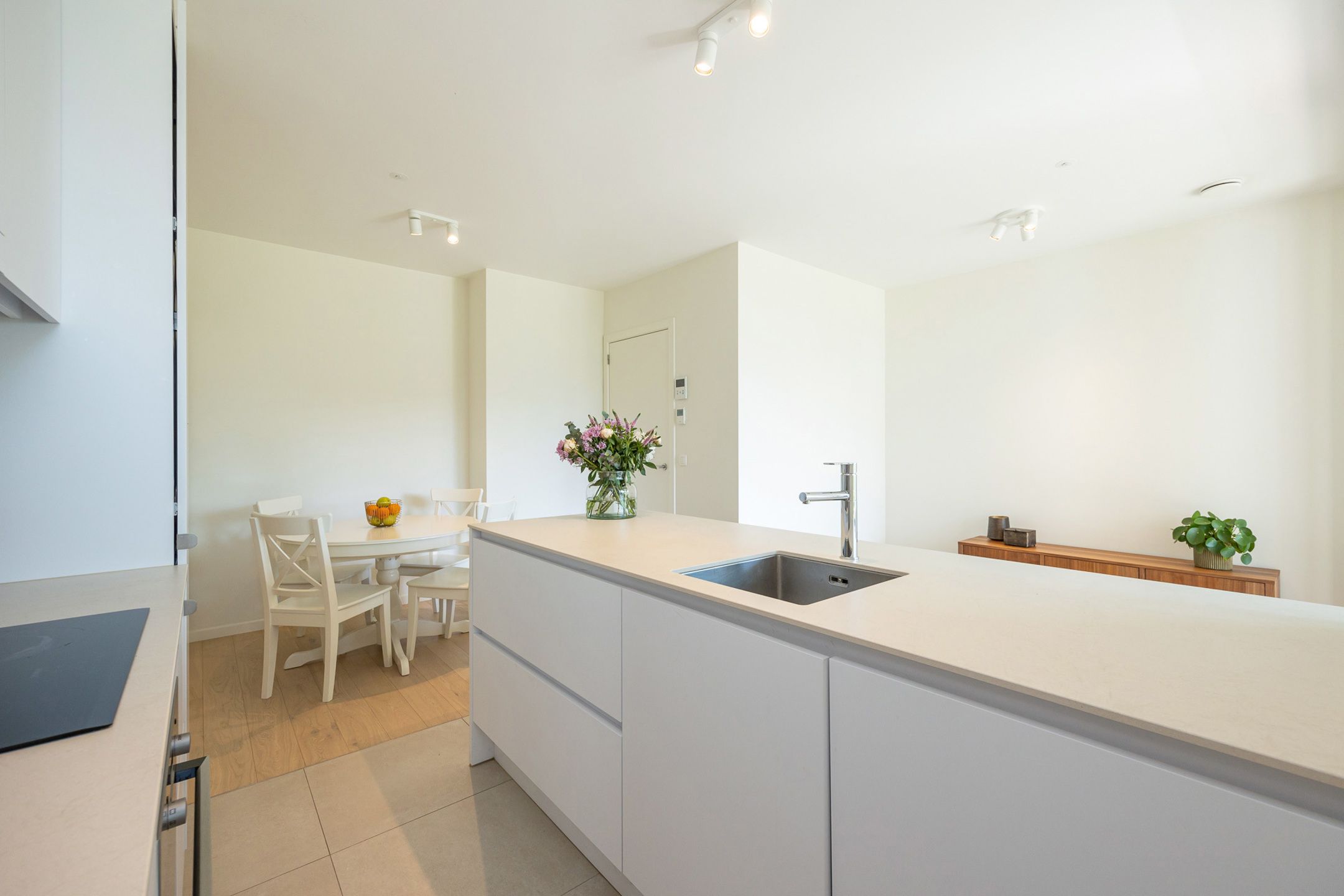 ANTWERPEN-ZUID - Instapklaar appartement met terras foto 5