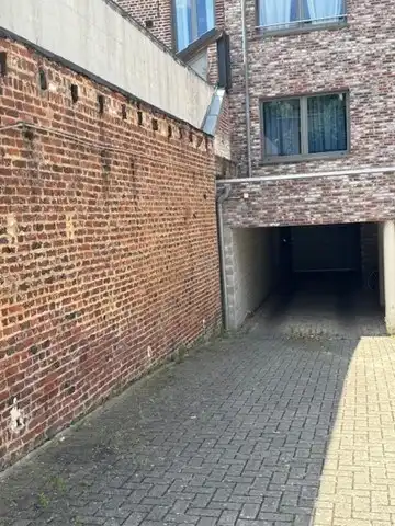 Autostaanplaats in centrum van Tienen foto 4