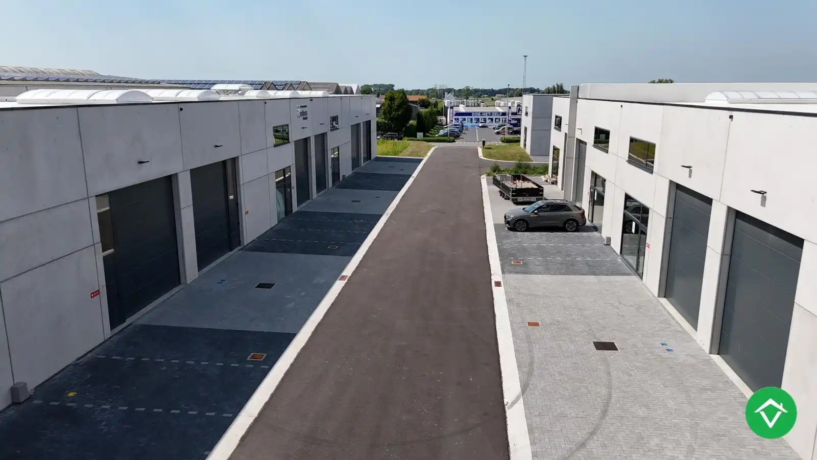 Loods te koop – 277 m² met 2 parkeerplaatsen inbegrepen op de industriezone te Ichtegem foto 6