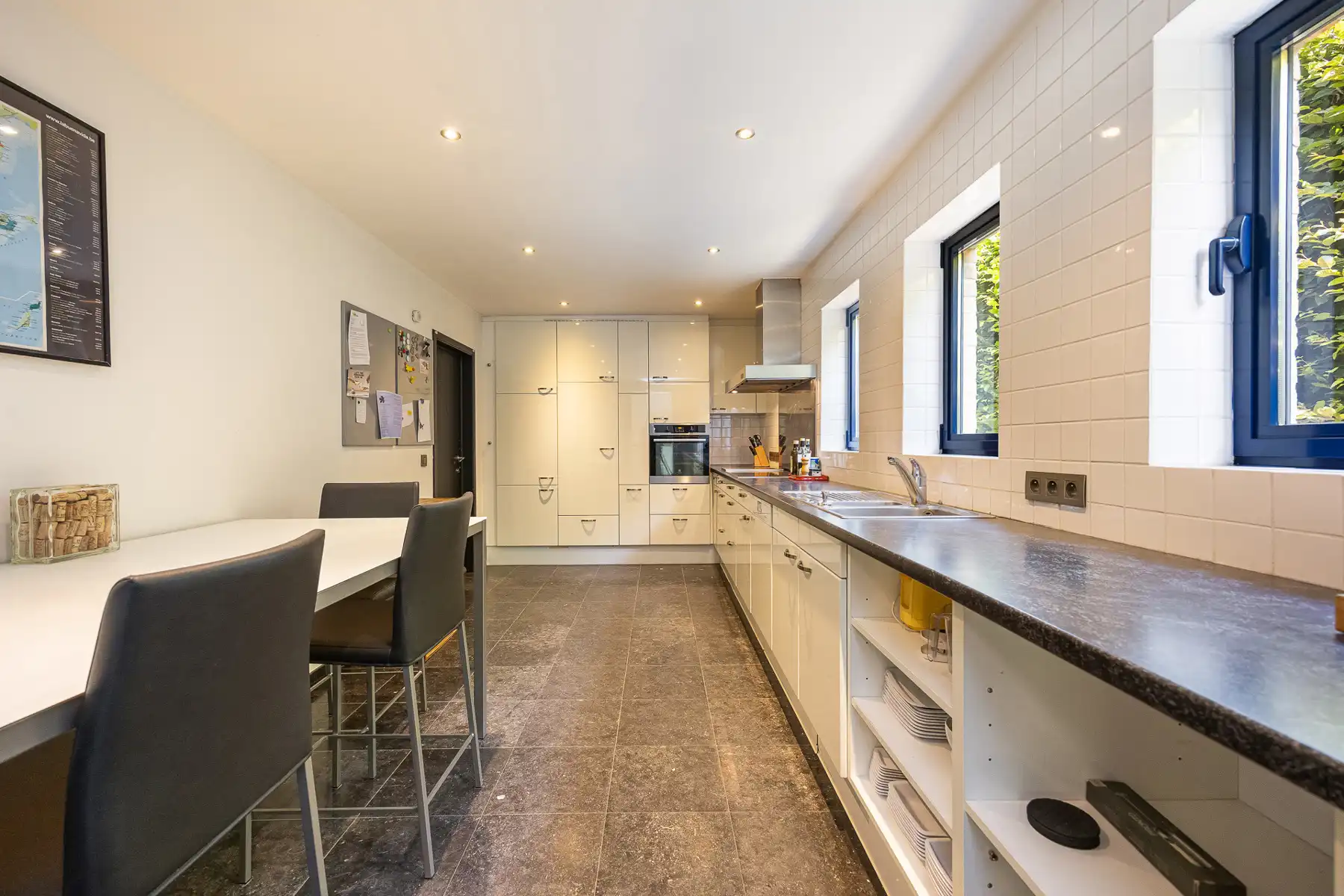 Ruime villa op 2.715 m² in een rustige en groene omgeving foto 12