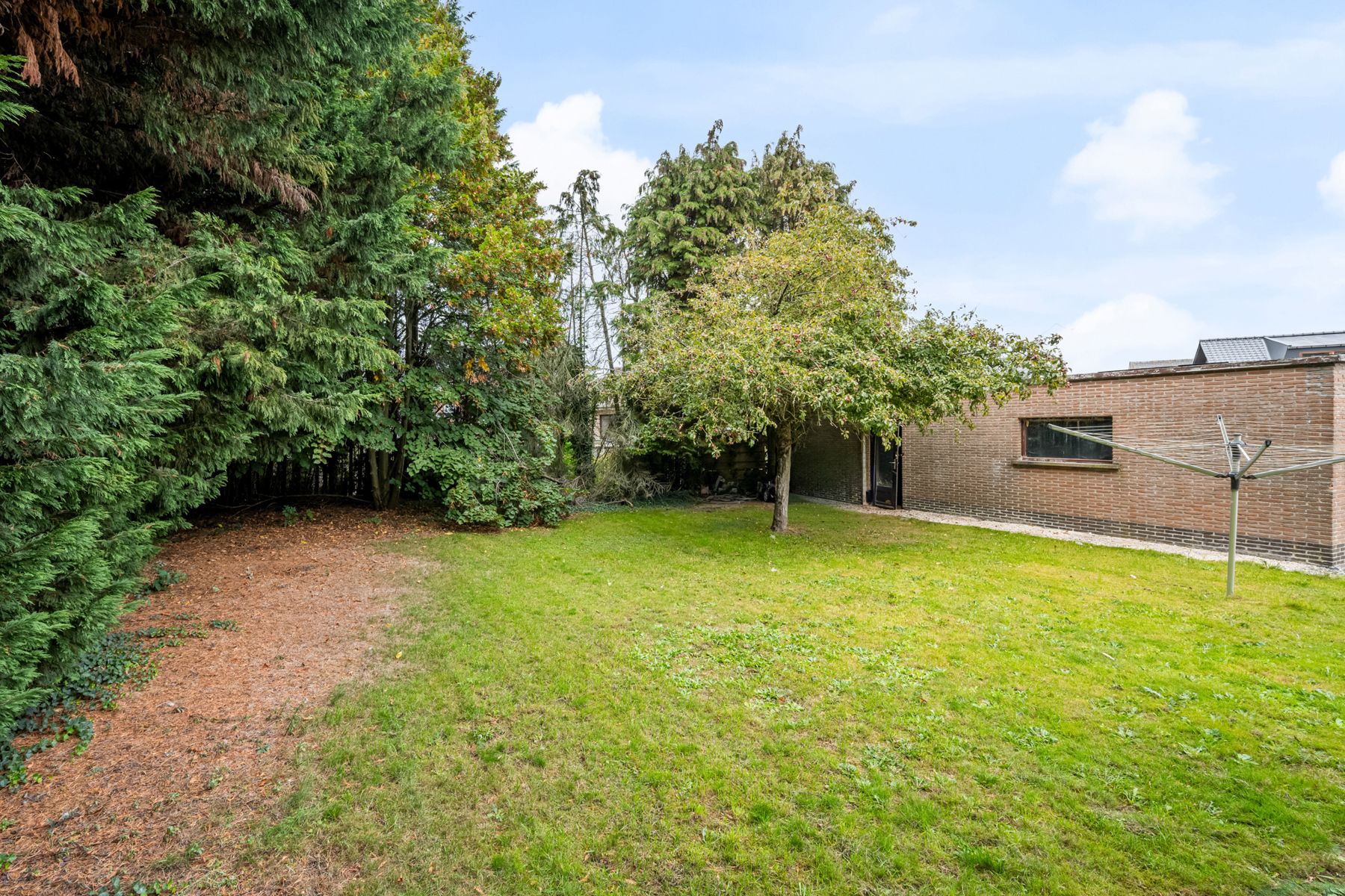 Ruime woning met 3 slaapkamers, garage en grote tuin foto 14