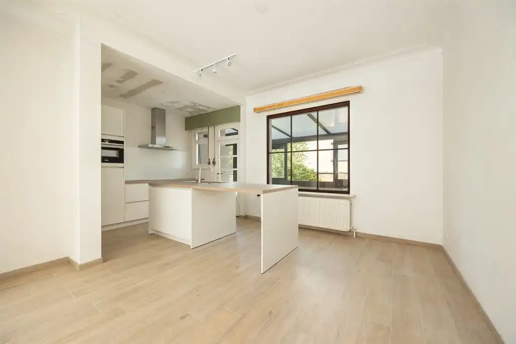 Instapklare gezinswoning met 3 slpk, XL-garage en tuin foto 2