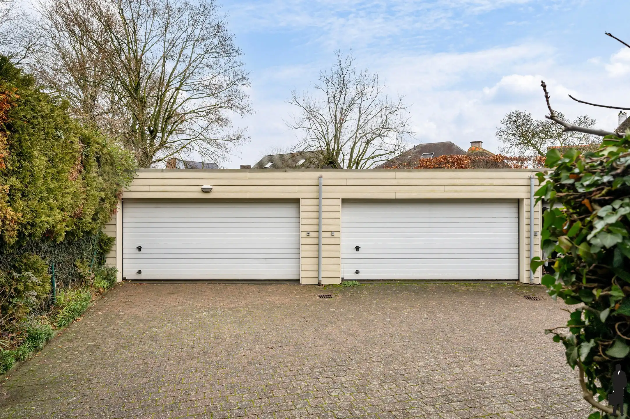 Ruim villa-appartement met 4 slaapkamers & garage foto 19