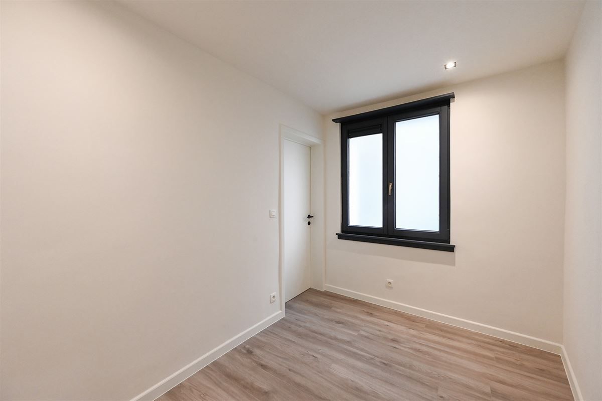 Gerenoveerd appartement met 1 slaapkamer foto 20