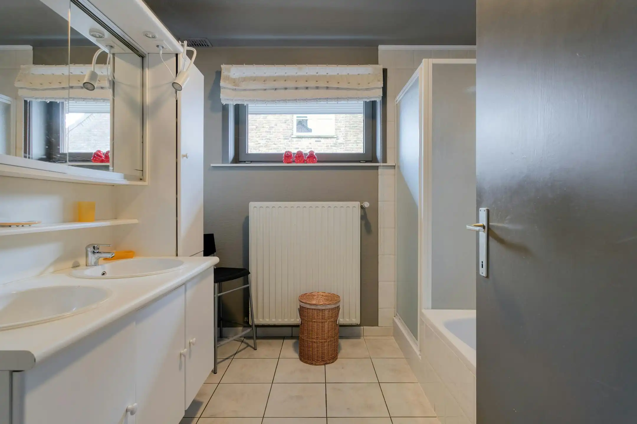 Karaktervolle villa op ruim perceel te koop in Roeselare foto 15