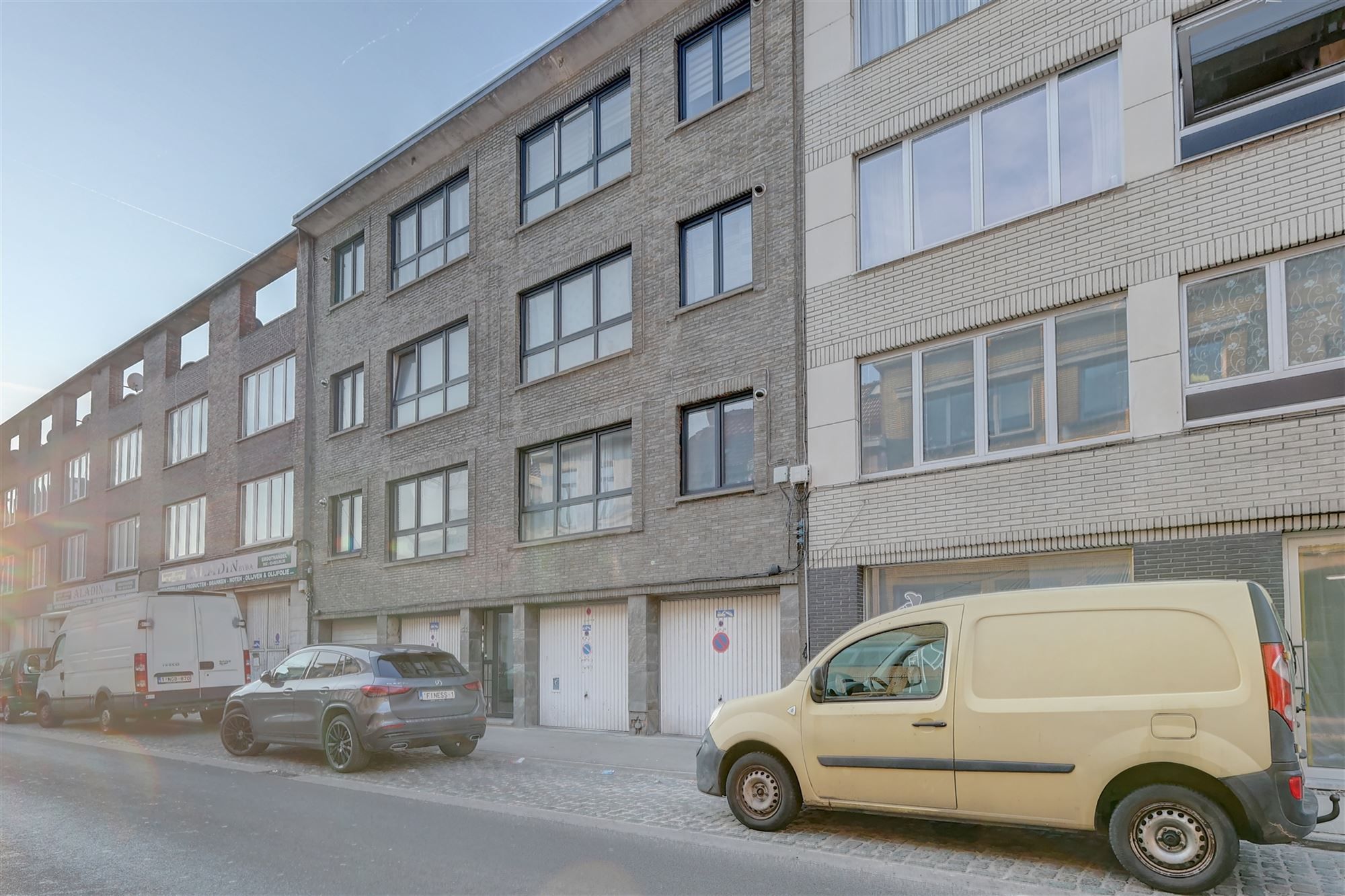 Opslagruimte/magazijn met veel mogelijkheden in Borgerhout foto {{pictureIndex}}