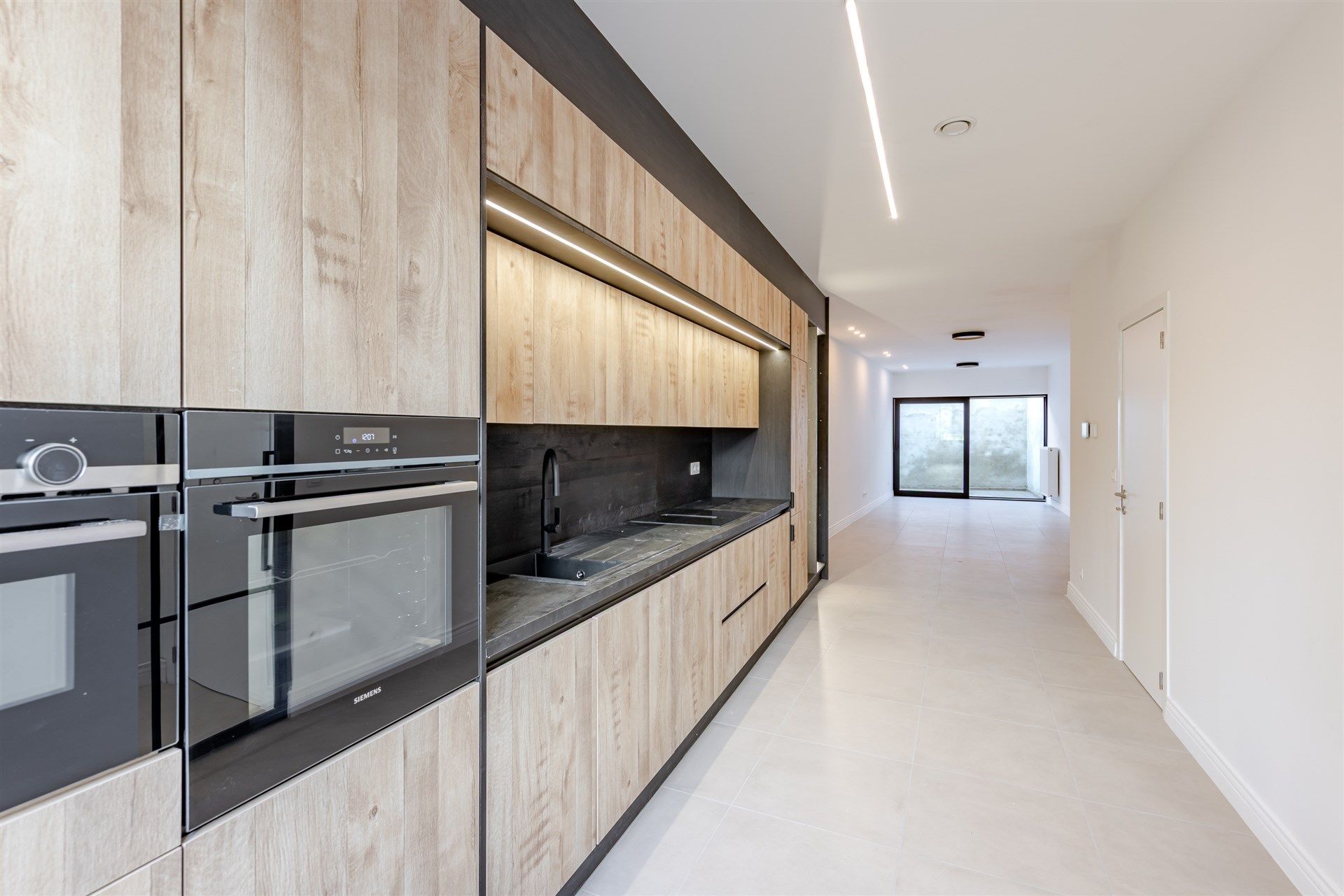 Top gerenoveerde woning met 3 slks en buitenruimte foto 2