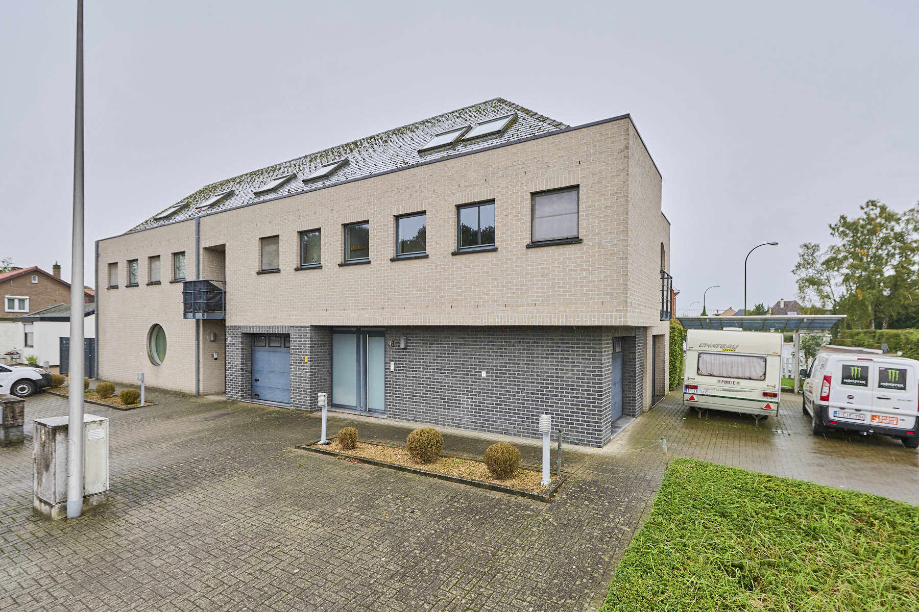 Lichtrijke duplex met open keuken en 2 slaapkamers foto 3