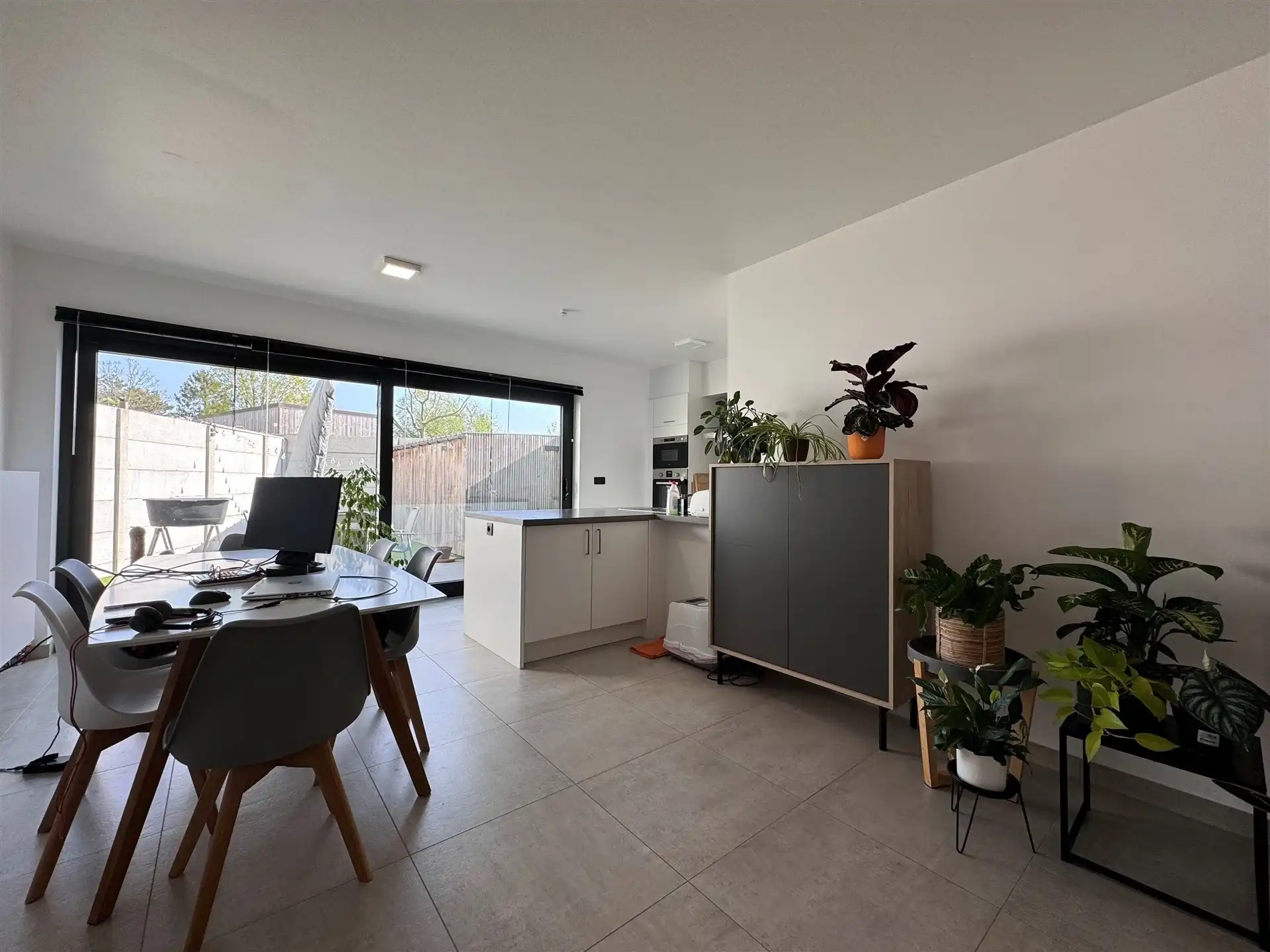 Moderne energiezuinige 3 slaapkamer woning met tuin en staanplaats. foto 6