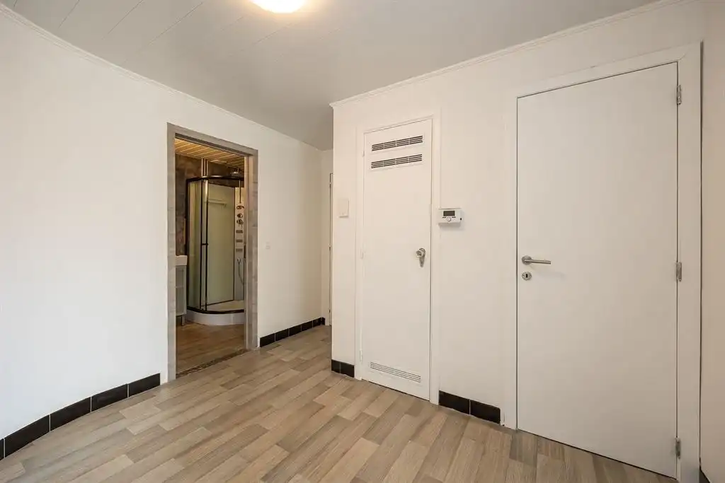 Ruim en lichtrijk appartement met 2 slaapkamers foto 12