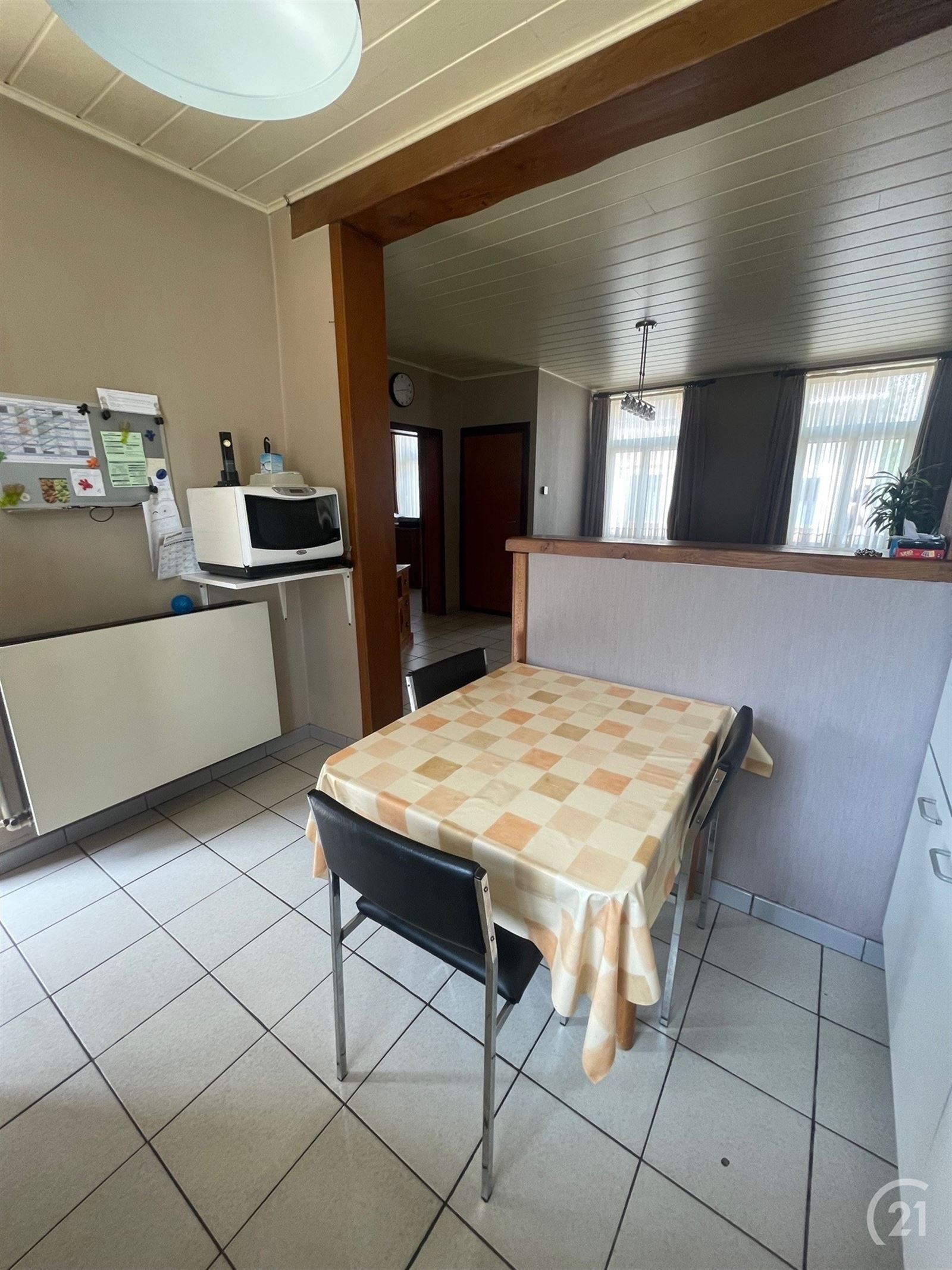 Op te frissen viergevelwoning met tuintje, stal en garage op 3are67 foto 9