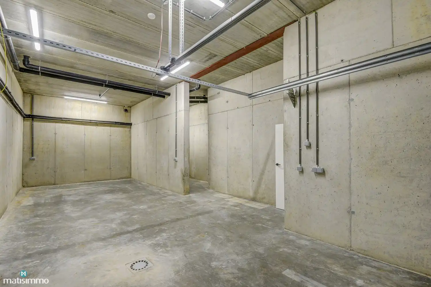 VOLLEDIG AFGEWERKTE EN GESCHILDERDE NIEUWBOUWWONING (EPB E10) MET 3 SLAAPKAMERS, 2 BADKAMERS, 2 GARAGES, KELDER EN AANGELEGDE TUIN IN WERM foto 29