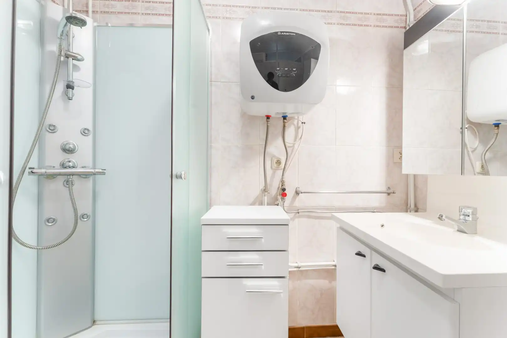 Lichtrijke en stevig gebouwde halfopen woning op een perceel van 794 m² foto 16