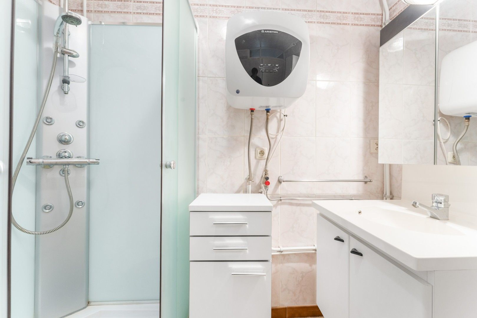 Lichtrijke en stevig gebouwde halfopen woning op een perceel van 794 m² foto 16