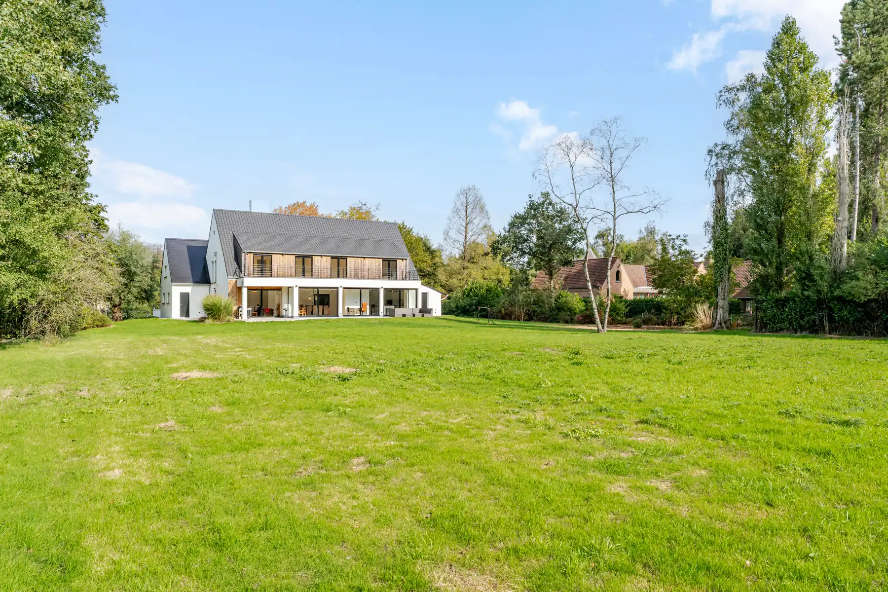 Gerenoveerde villa in een groene omgeving nabij alle invalswegen foto 27